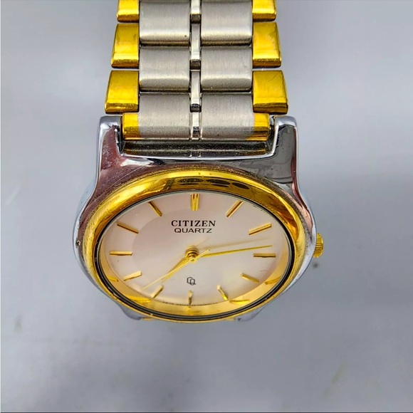 *Working* Citizen CQ Men’s Two Tone Watch - Picture 3 of 5